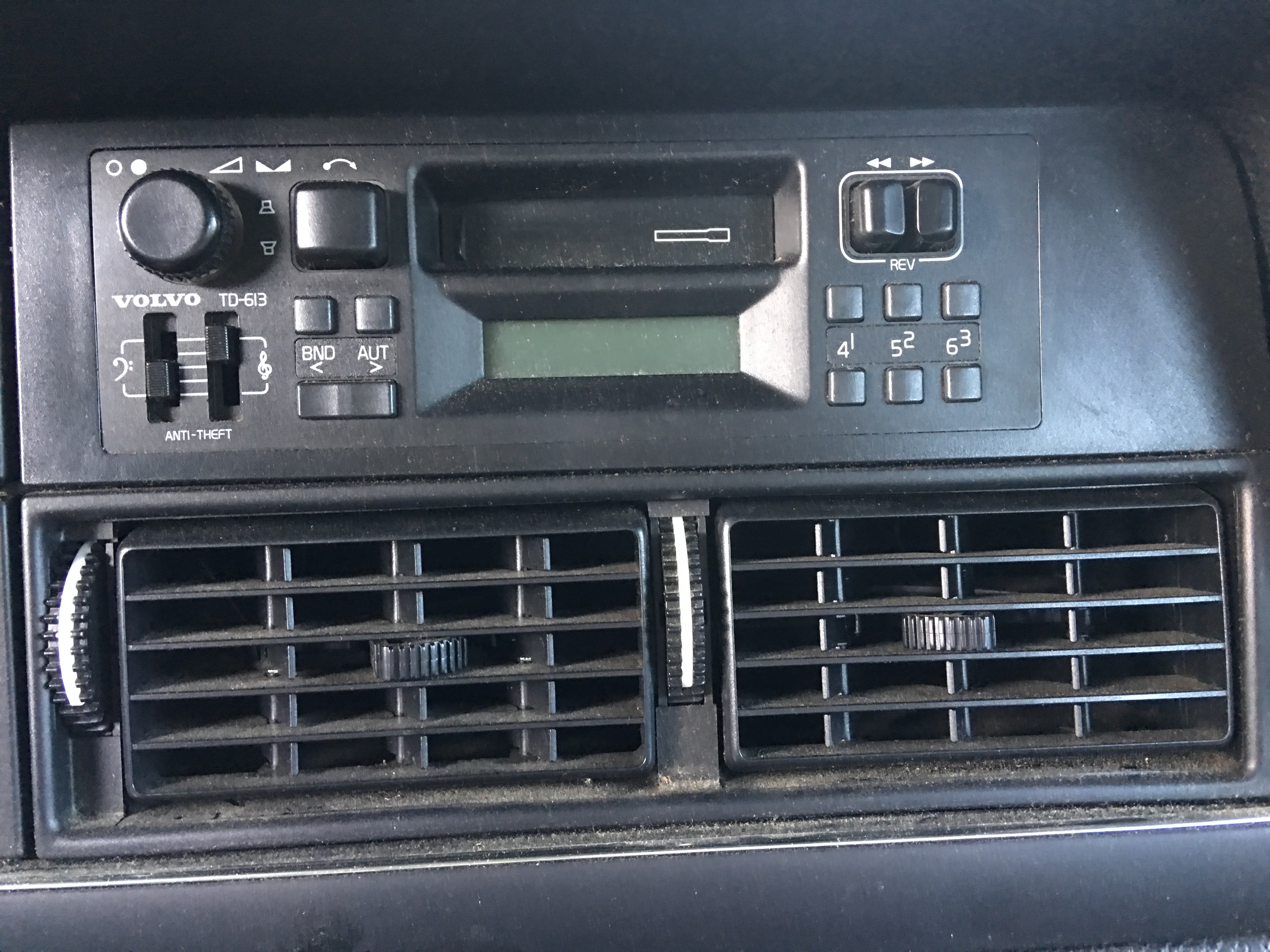 1993 Volvo 240 Wagon – 2.3L B230F Inline-Four, 4-Speed Automatic, Long-Term Original-Owner Car — photo 34